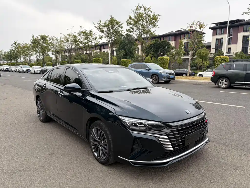 DONGFENG YI HYUN MAX