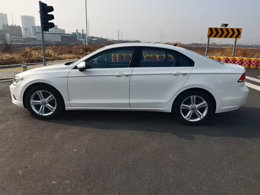 VOLKSWAGEN LINGDU