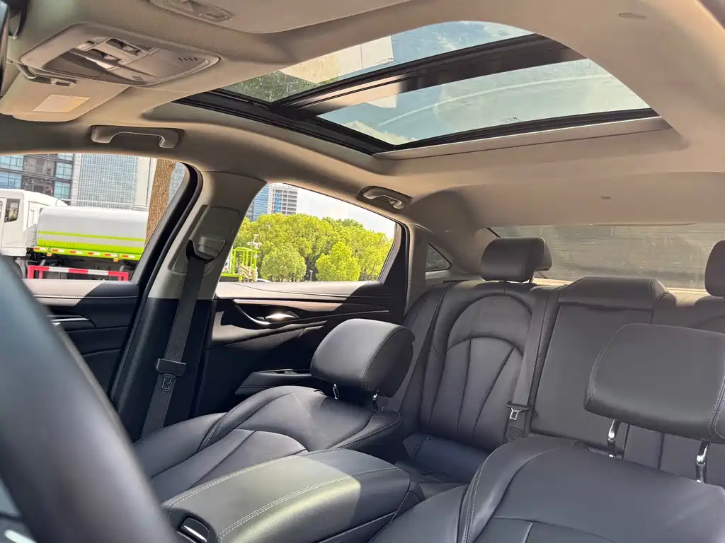 Buick LaCrosse — миниатюра 10