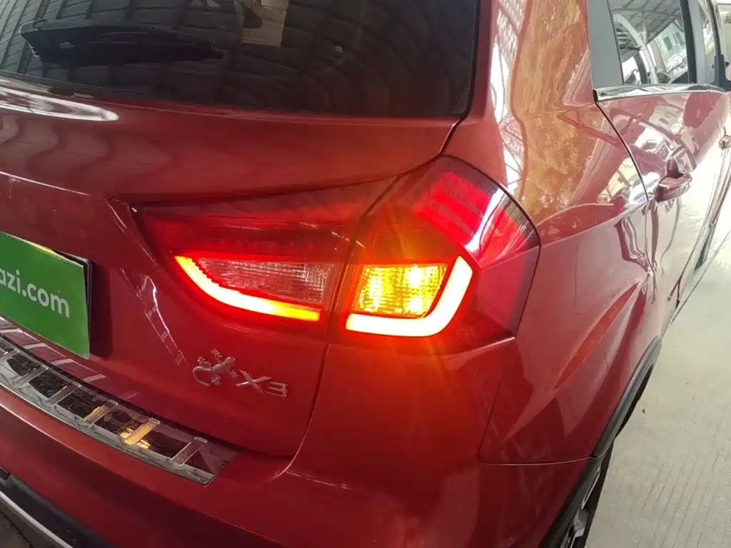 Geely Vision X3 — миниатюра 8