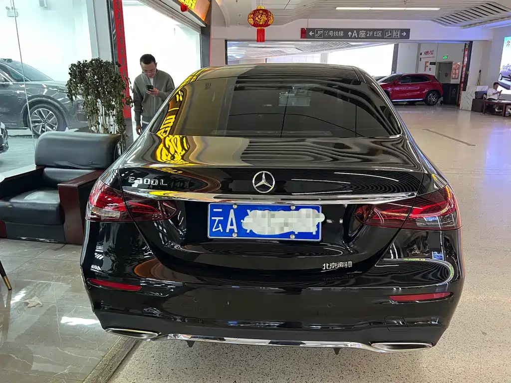Mercedes-Benz E-Class — миниатюра 5