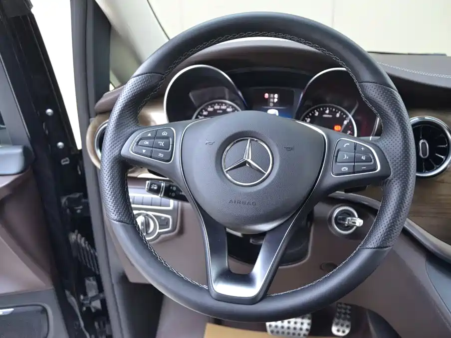 Mercedes-Benz V-Class — миниатюра 10