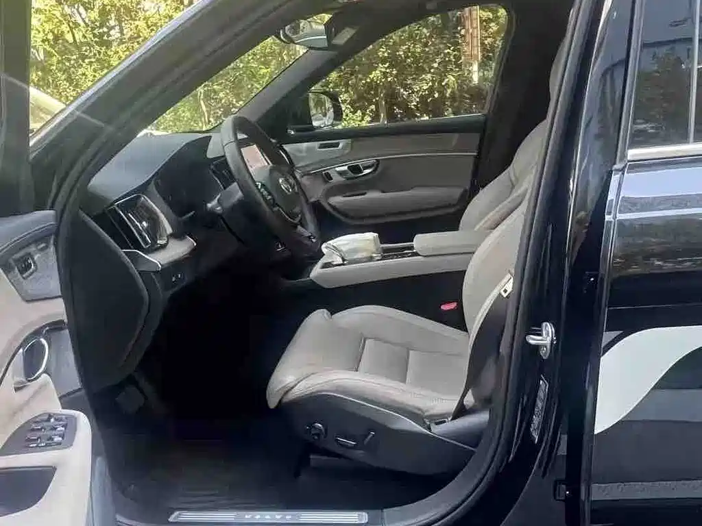 Volvo XC90 PHEV — миниатюра 3