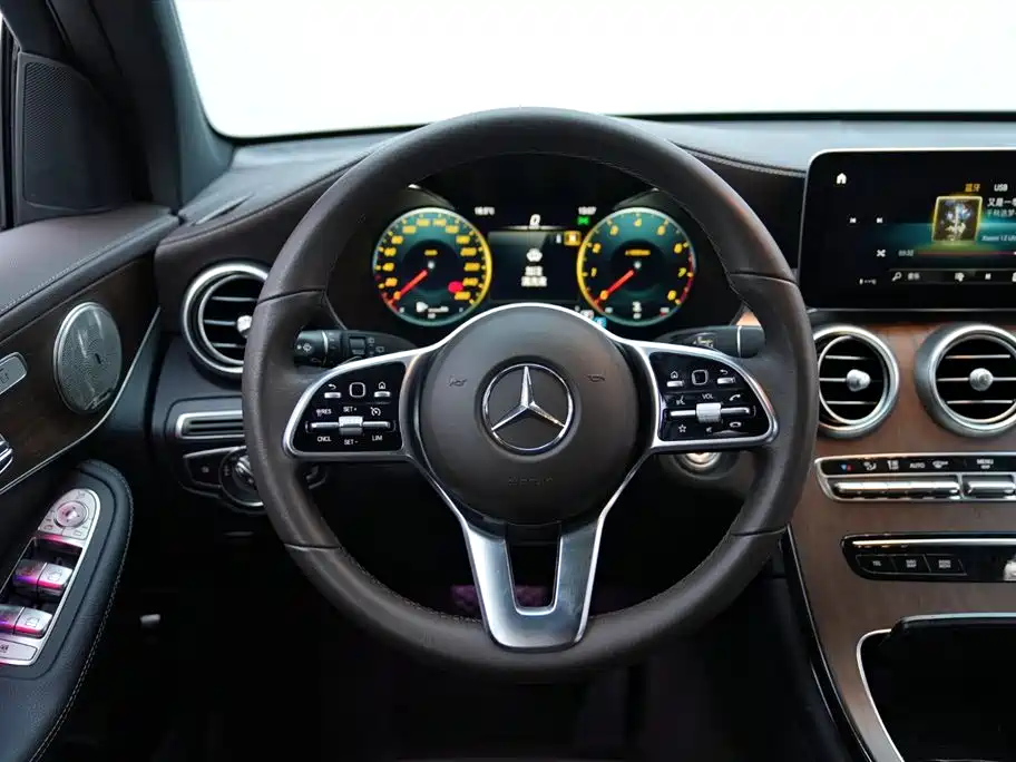 MERCEDES-BENZ GLC