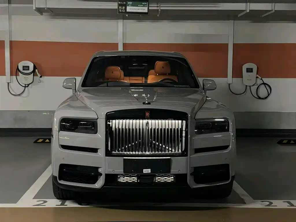 Rolls-Royce Cullinan 2024 мест