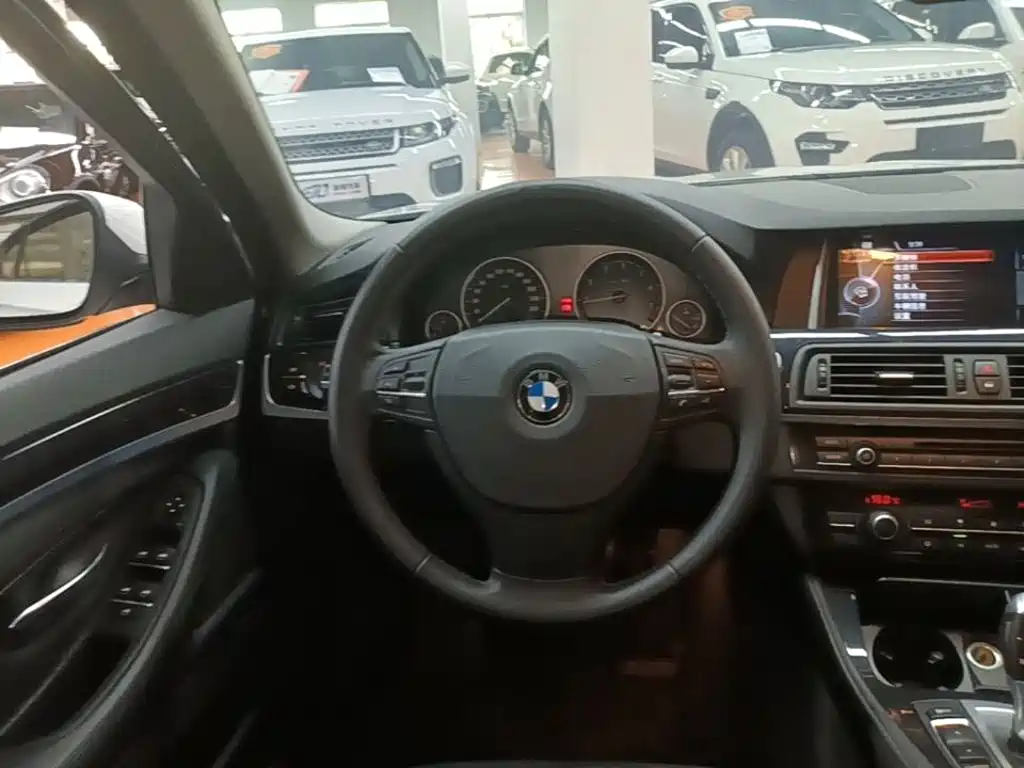 BMW 5 Series — миниатюра 11