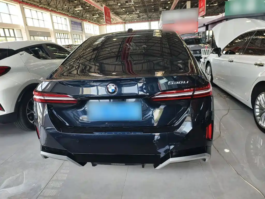 BMW 5 Series — миниатюра 10