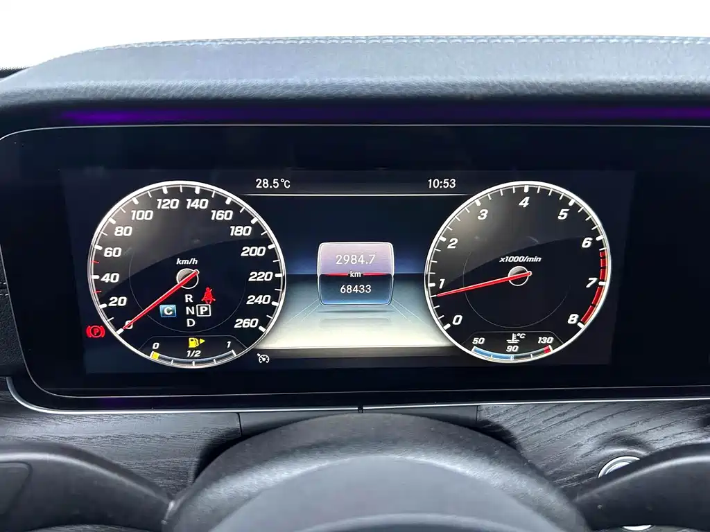 Mercedes-Benz E-Class — миниатюра 8