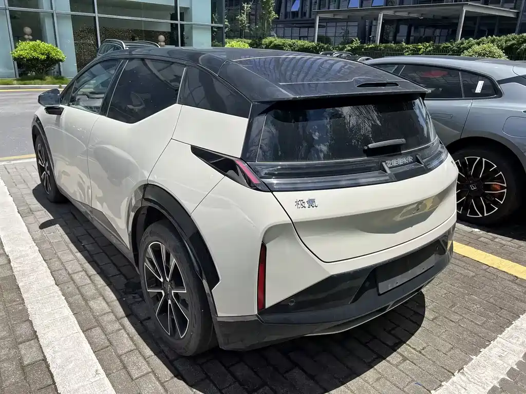 Zeekr X 2025 мест