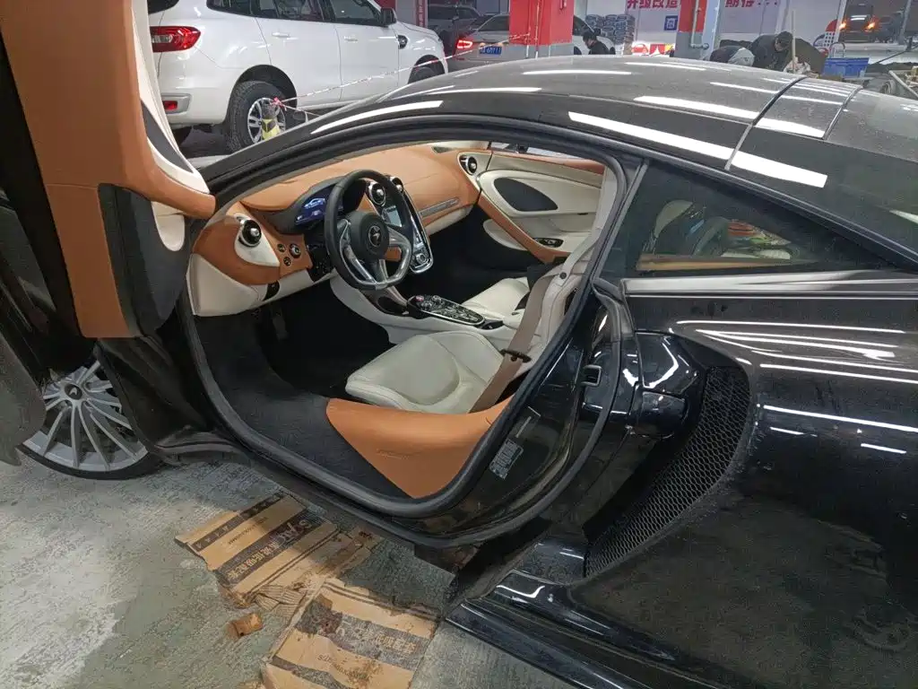 McLaren GT — миниатюра 5