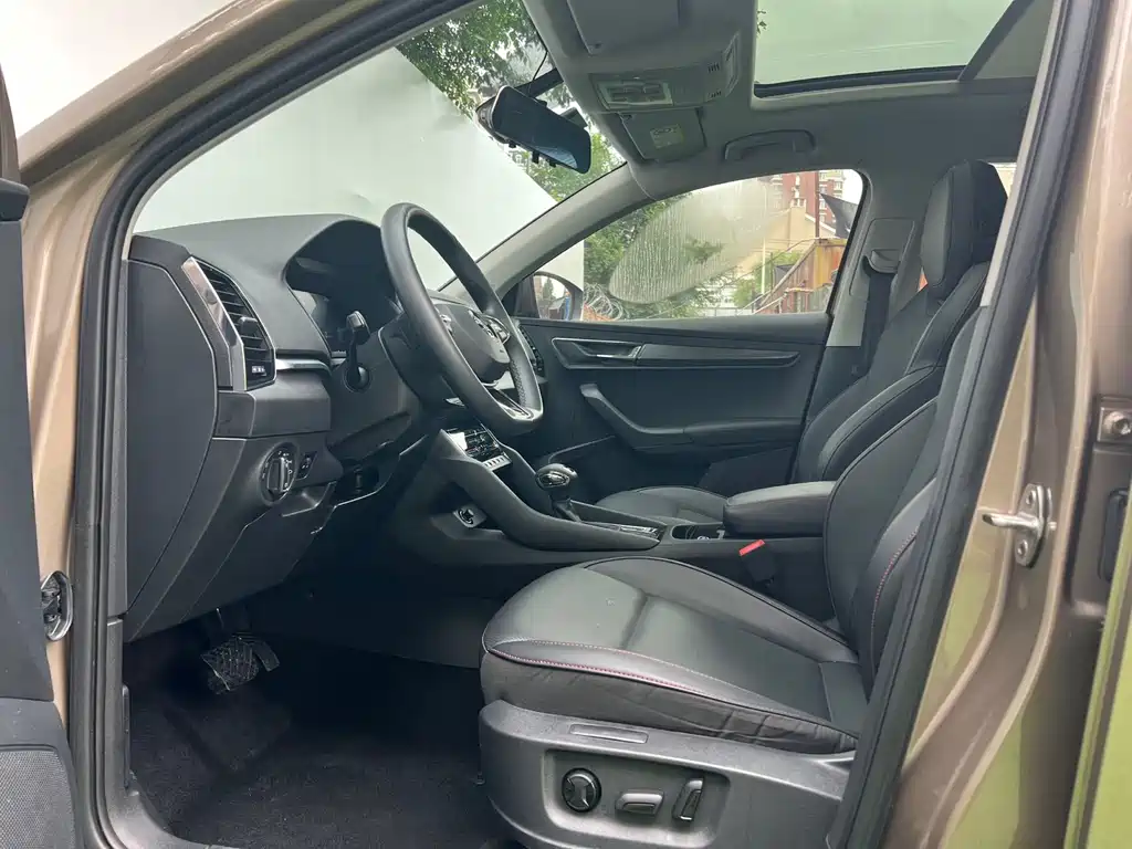 Skoda Karoq TSI280 Premium Edition, фото 4