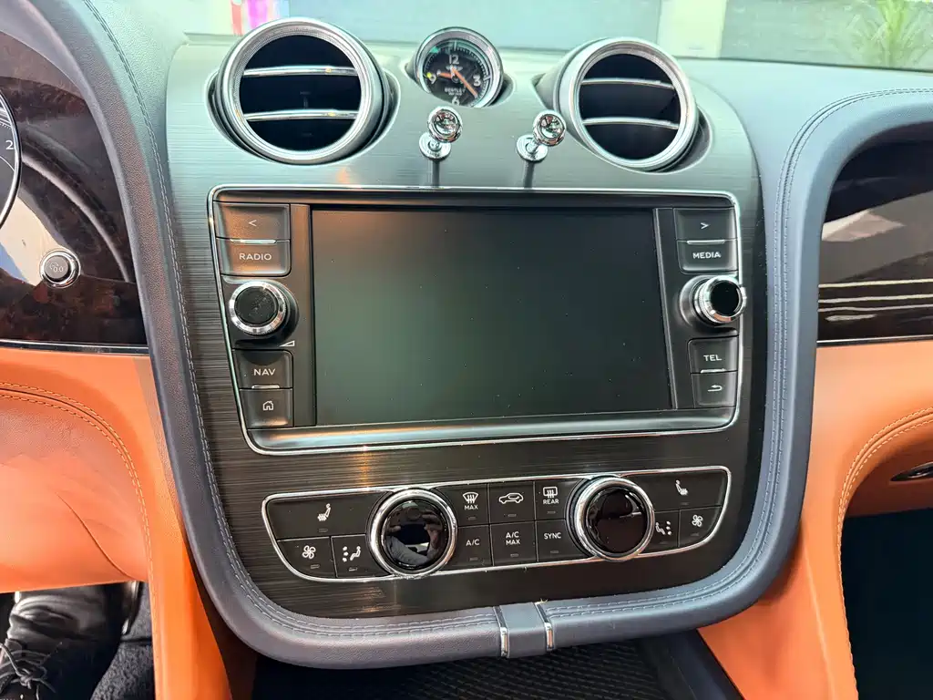 Bentley Bentayga — миниатюра 11