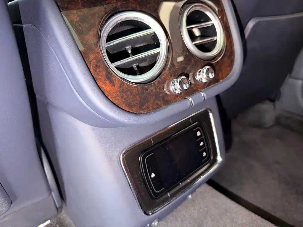Bentley Bentayga — миниатюра 15