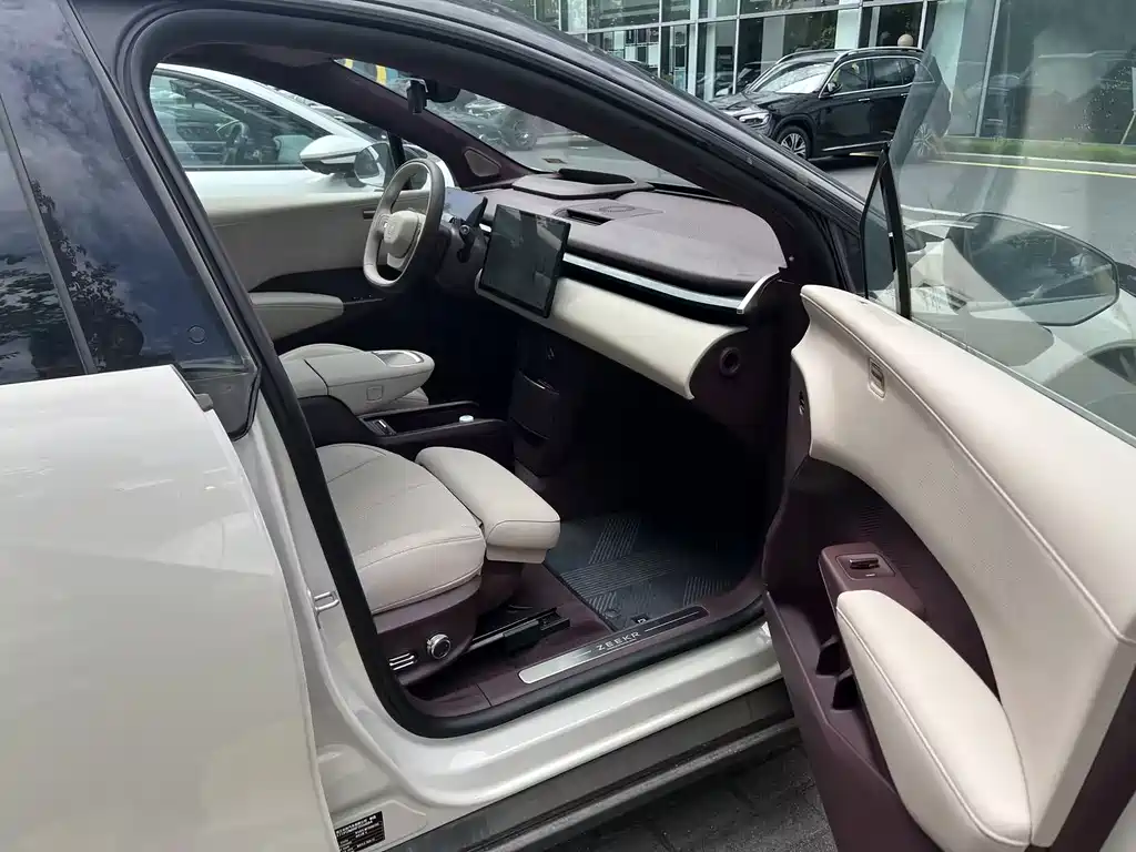 Zeekr X 2025 мест