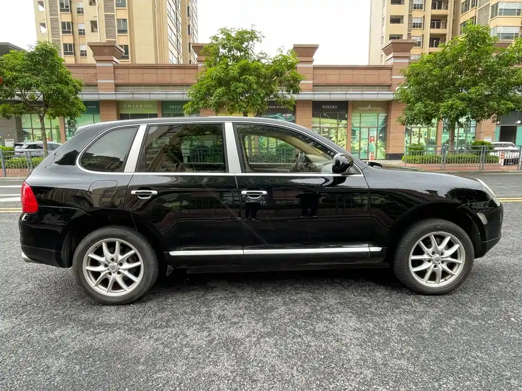 Porsche Cayenne — миниатюра 7