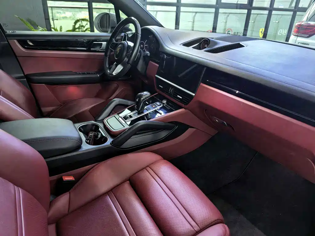 Porsche Cayenne — миниатюра 4