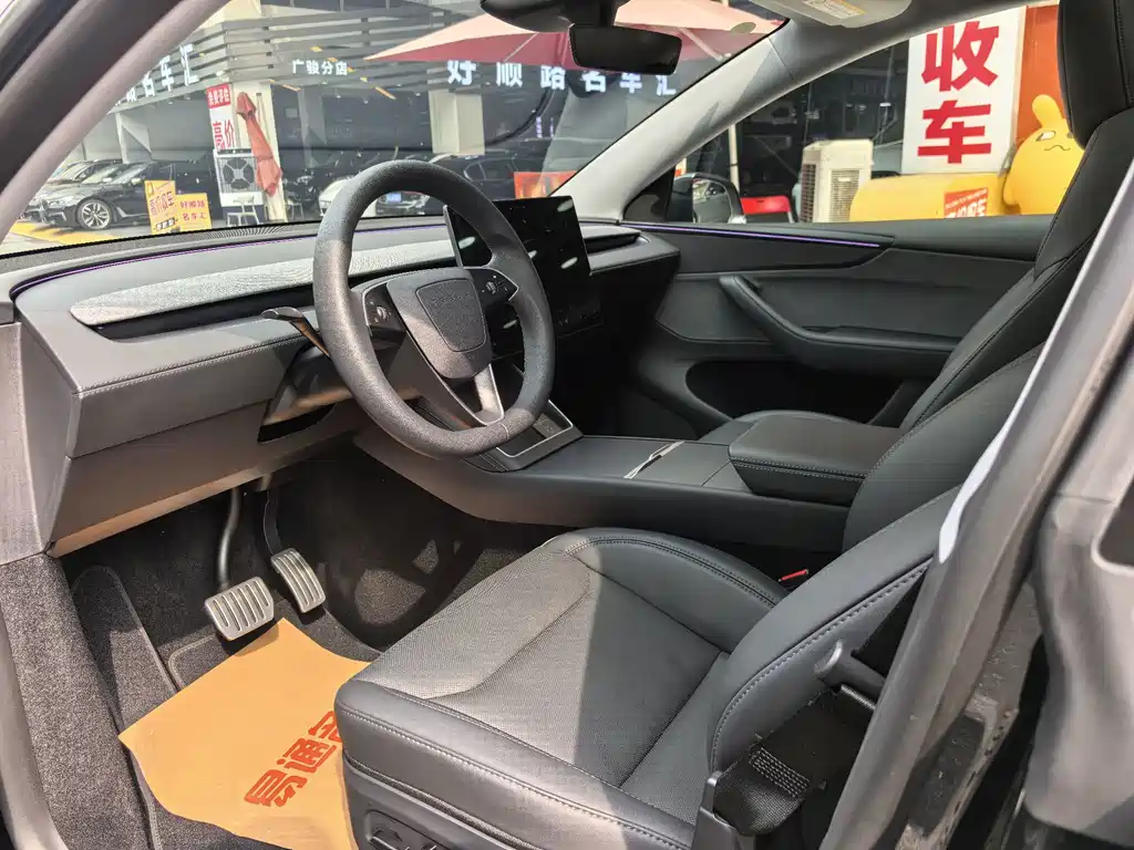 Tesla Model Y — миниатюра 8