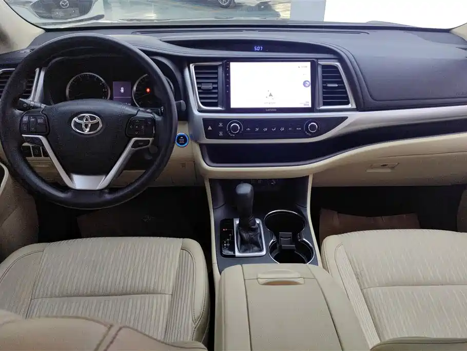 TOYOTA HIGHLANDER