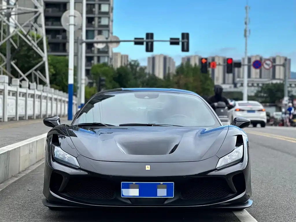FERRARI  F8