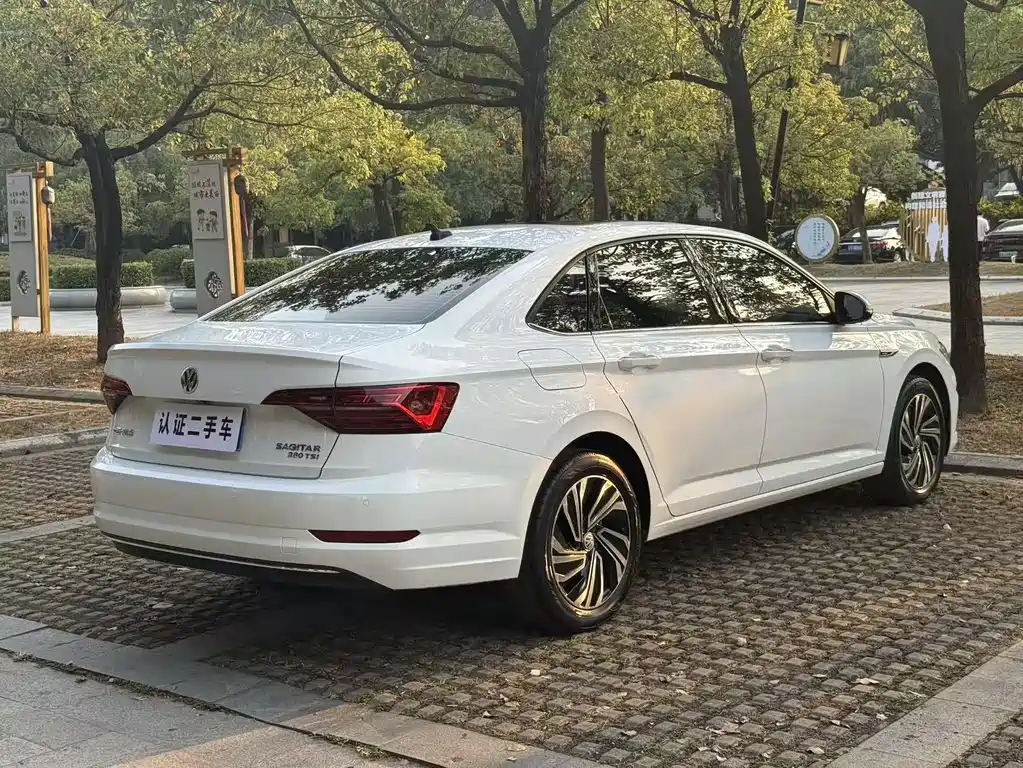 VOLKSWAGEN SAGITAR