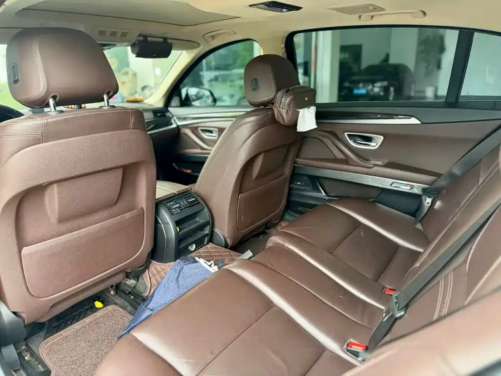 BMW 5 Series — миниатюра 3