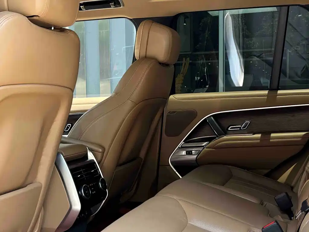 Land Rover Range Rover 2023 3.0 L6 360PS