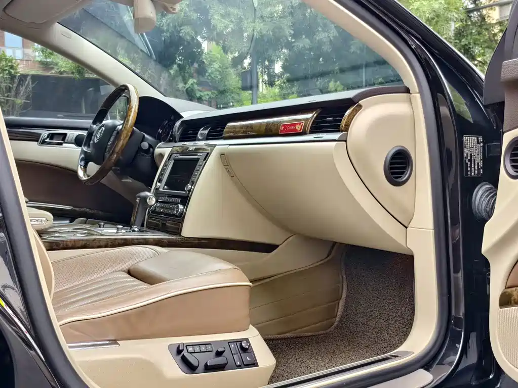 Volkswagen Phaeton 3.6L V6 4 seats Extended Individual Edition, фото 14