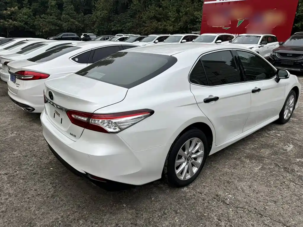 Toyota Camry — миниатюра 6