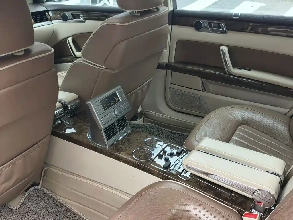 Volkswagen Phaeton 3.6L V6 4 seats Extended Individual Edition, фото 11