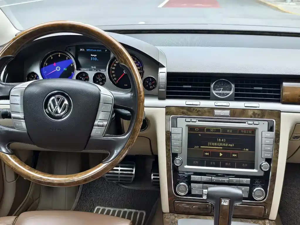 Volkswagen Phaeton 3.6L V6 4 seats Extended Individual Edition, фото 19