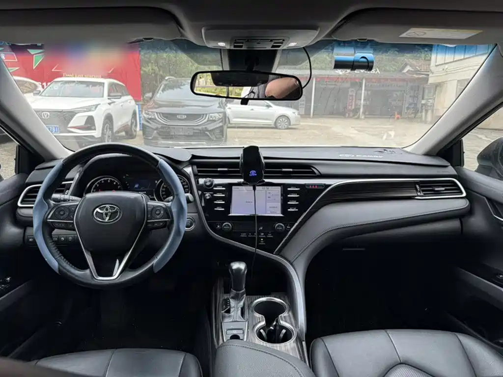 Toyota Camry — миниатюра 8