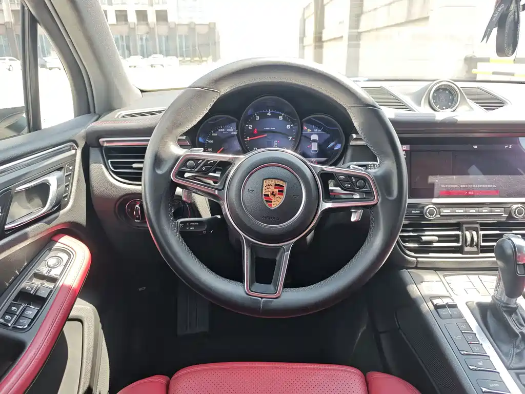 Porsche Macan — миниатюра 12