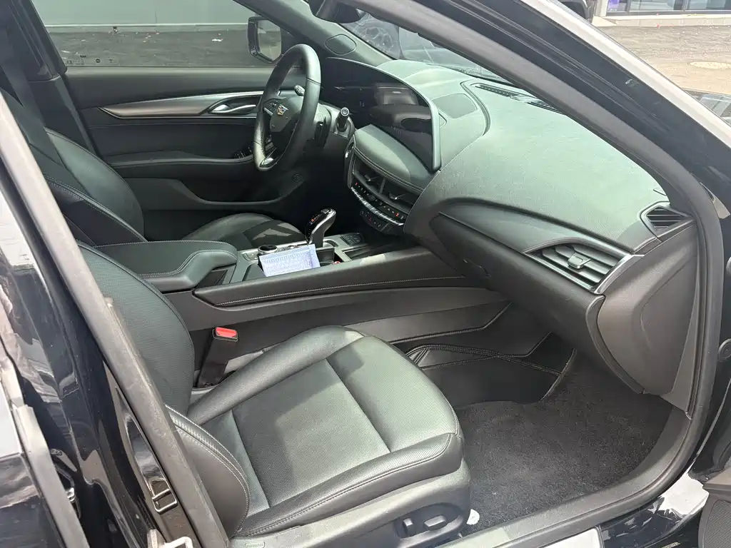 Cadillac CT5 2025 28T