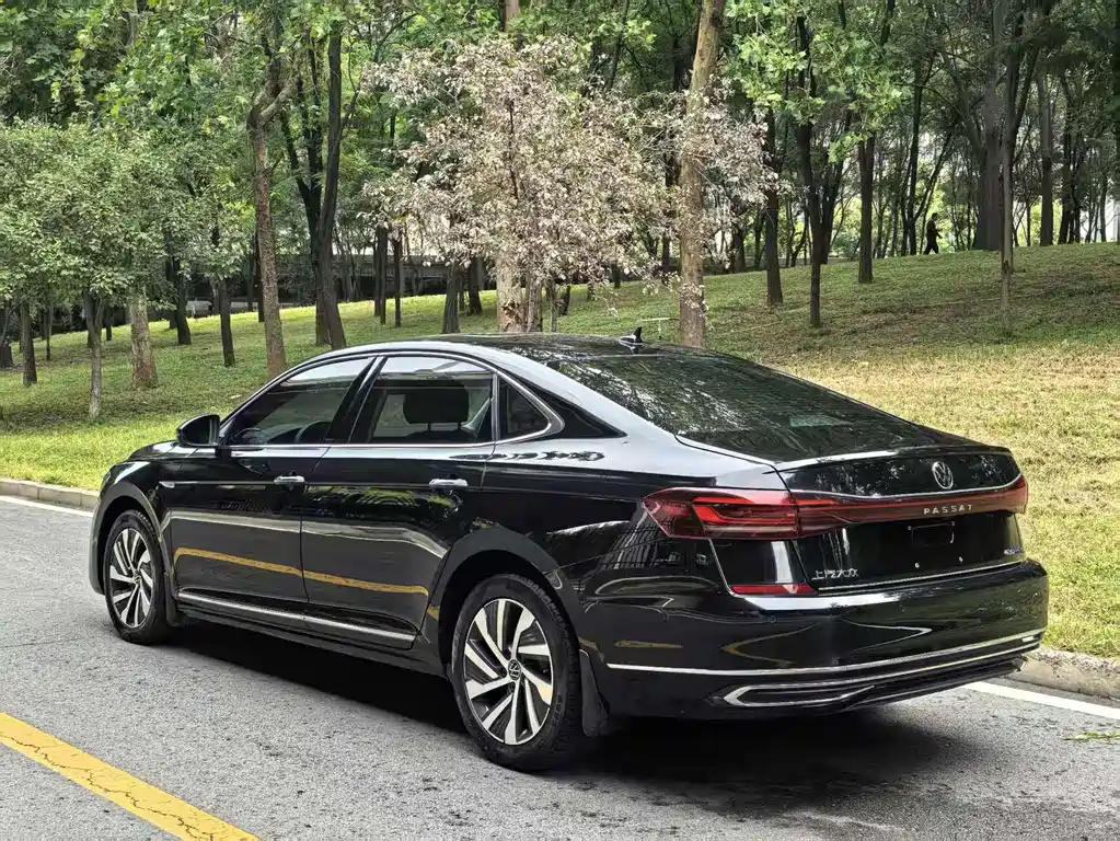Volkswagen Passat PHEV — миниатюра 6