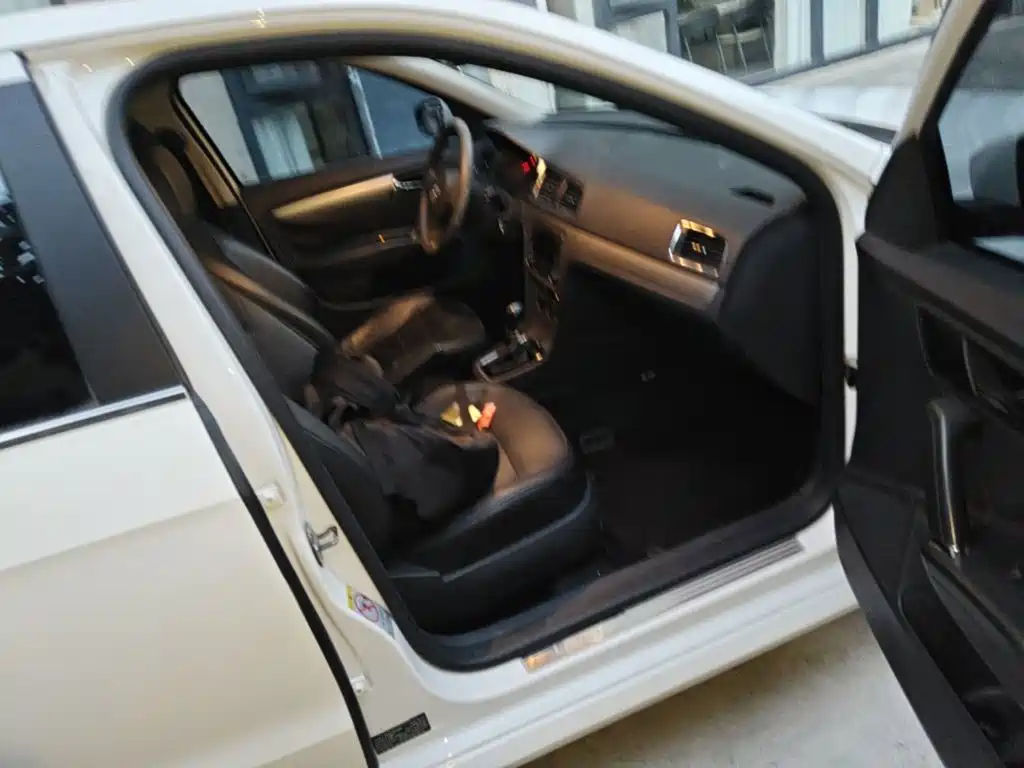 Volkswagen Lavida — миниатюра 9