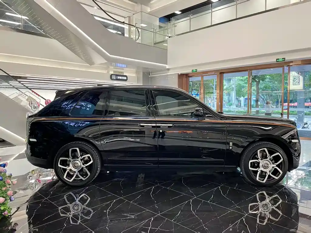 Rolls-Royce Cullinan — миниатюра 22