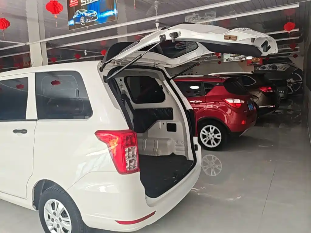 Wuling Hongguang — миниатюра 19