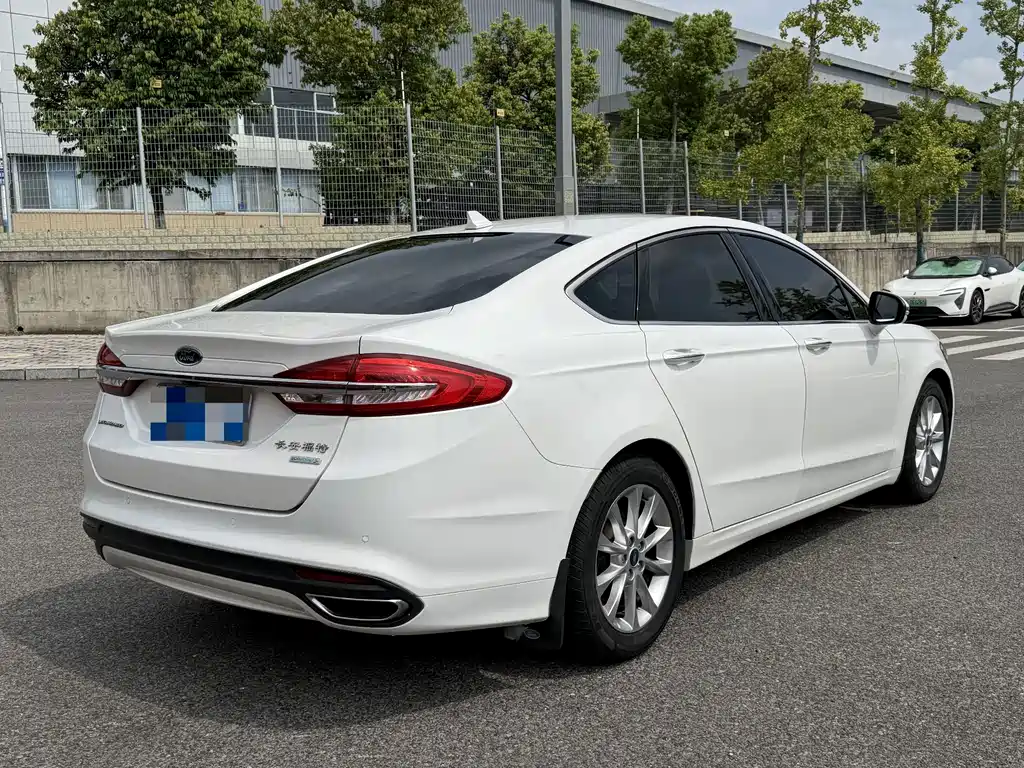 Ford Mondeo — миниатюра 6