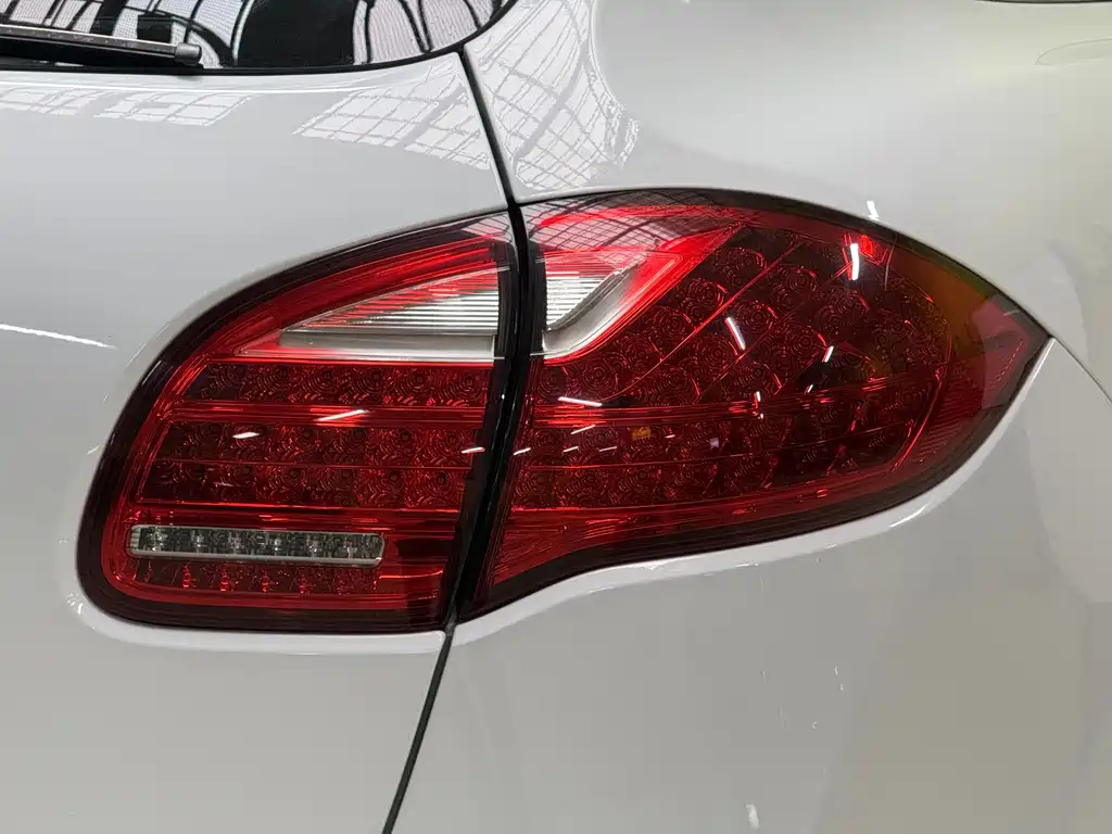 Porsche Cayenne — миниатюра 7