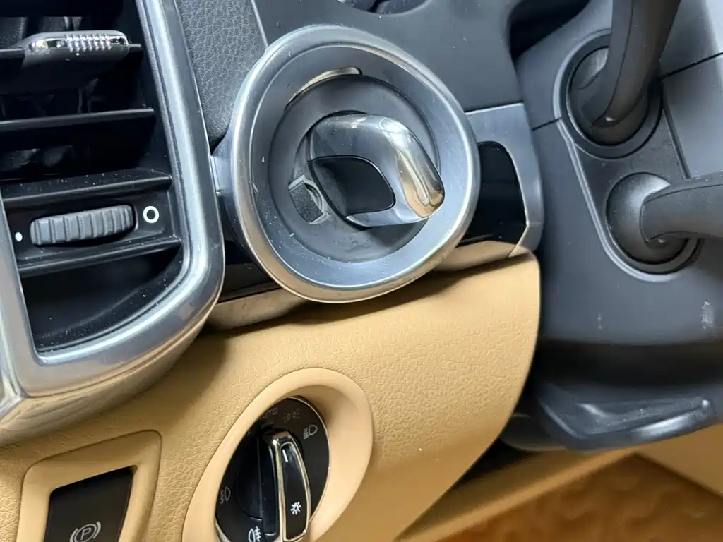 Porsche Cayenne — миниатюра 20