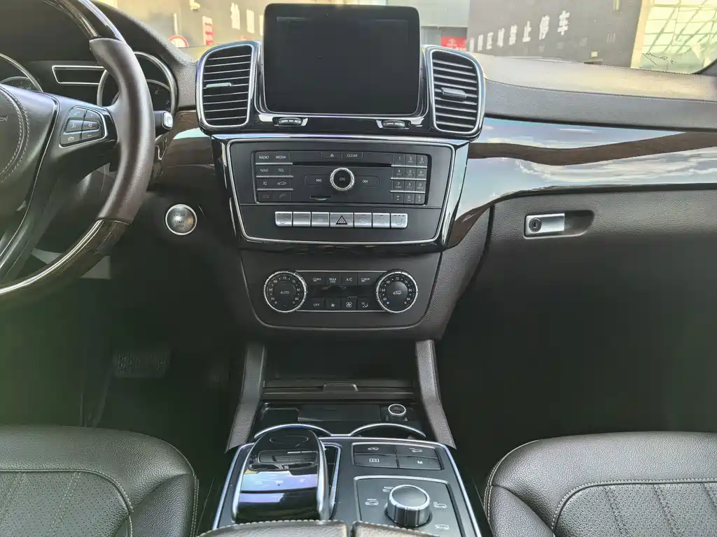 Mercedes-Benz GLS — миниатюра 11