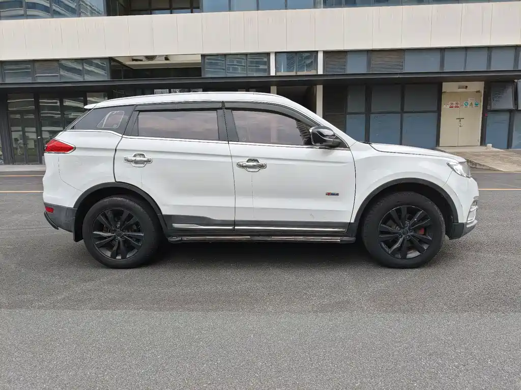 Geely Boyue — миниатюра 4