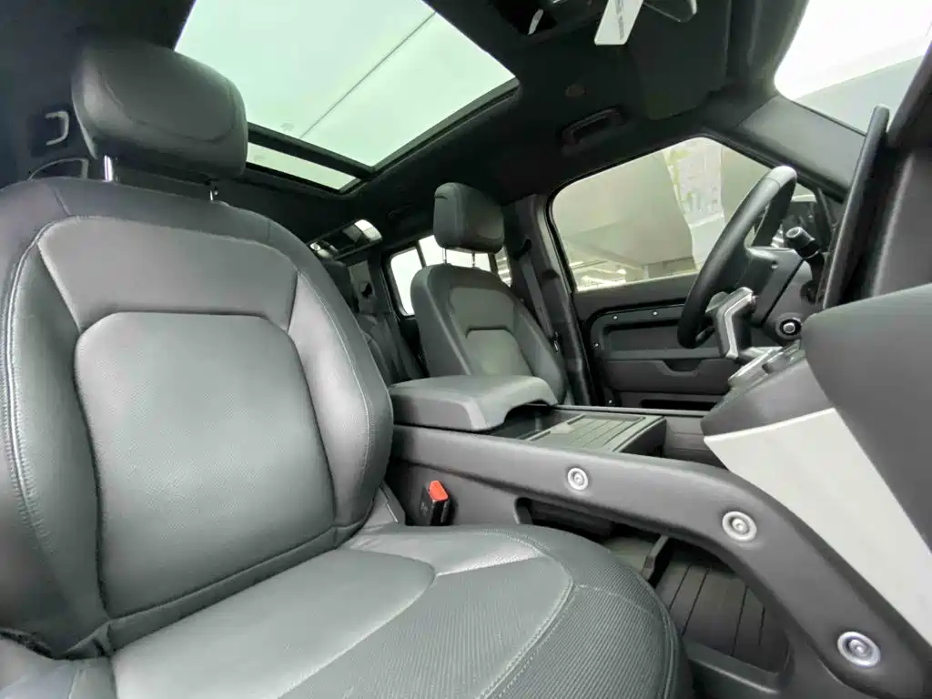 Land Rover Defender — миниатюра 7