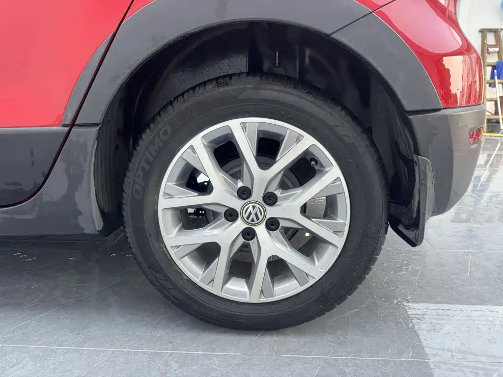 Volkswagen Polo 2014 1.6L Cross Polo AT