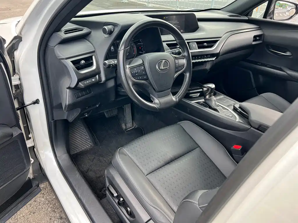 Lexus UX — миниатюра 7