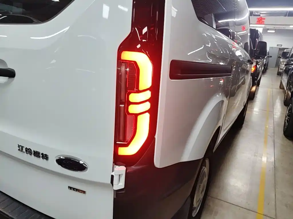 Ford Transit — миниатюра 8