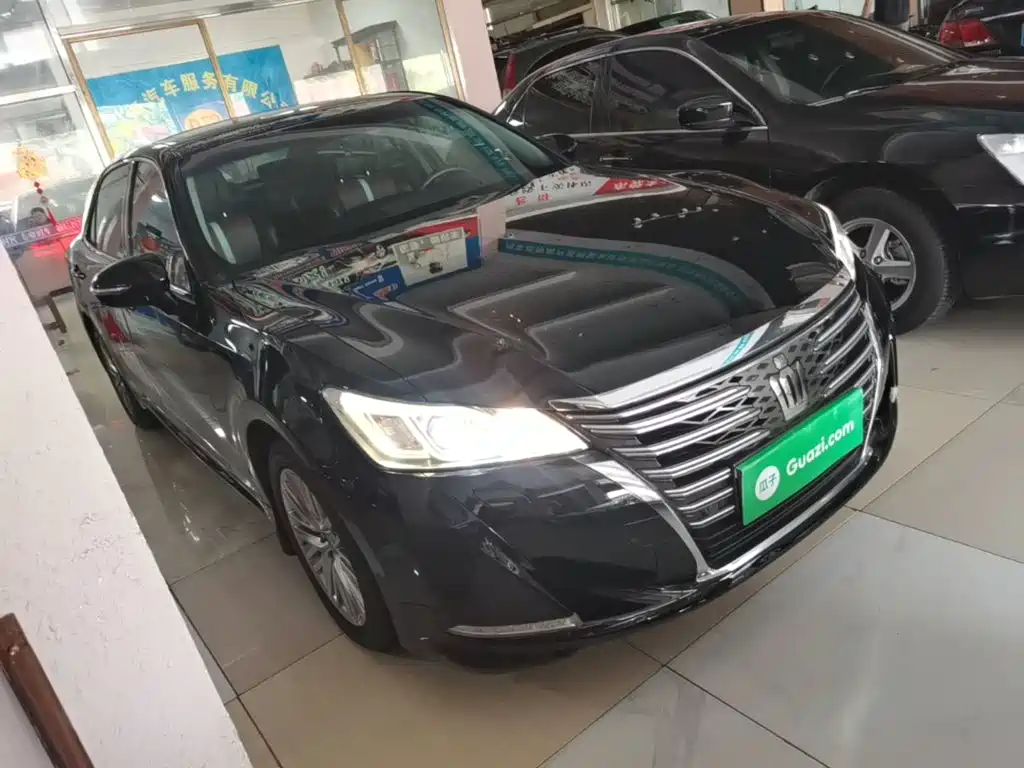 Toyota Crown — миниатюра 4