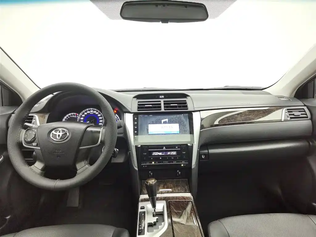 Toyota Camry 2015 2.0G Lead