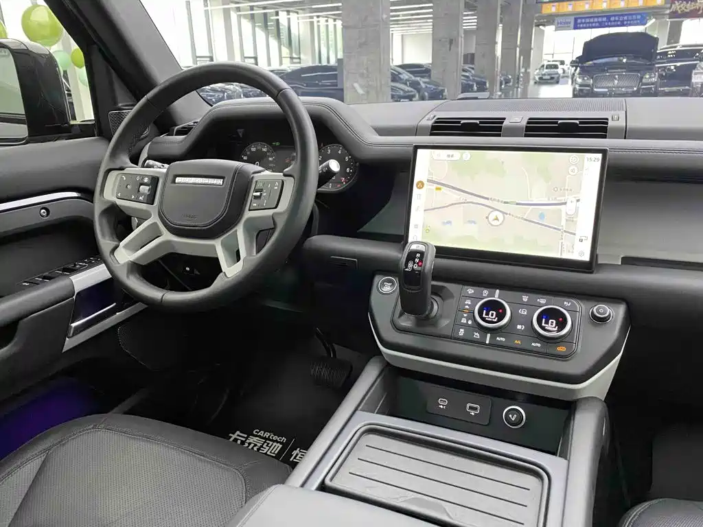 Land Rover Defender — миниатюра 10