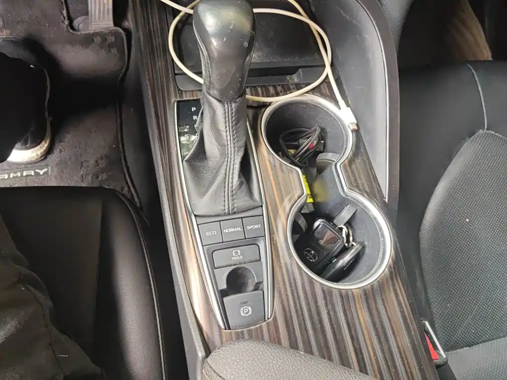Toyota Camry — миниатюра 7